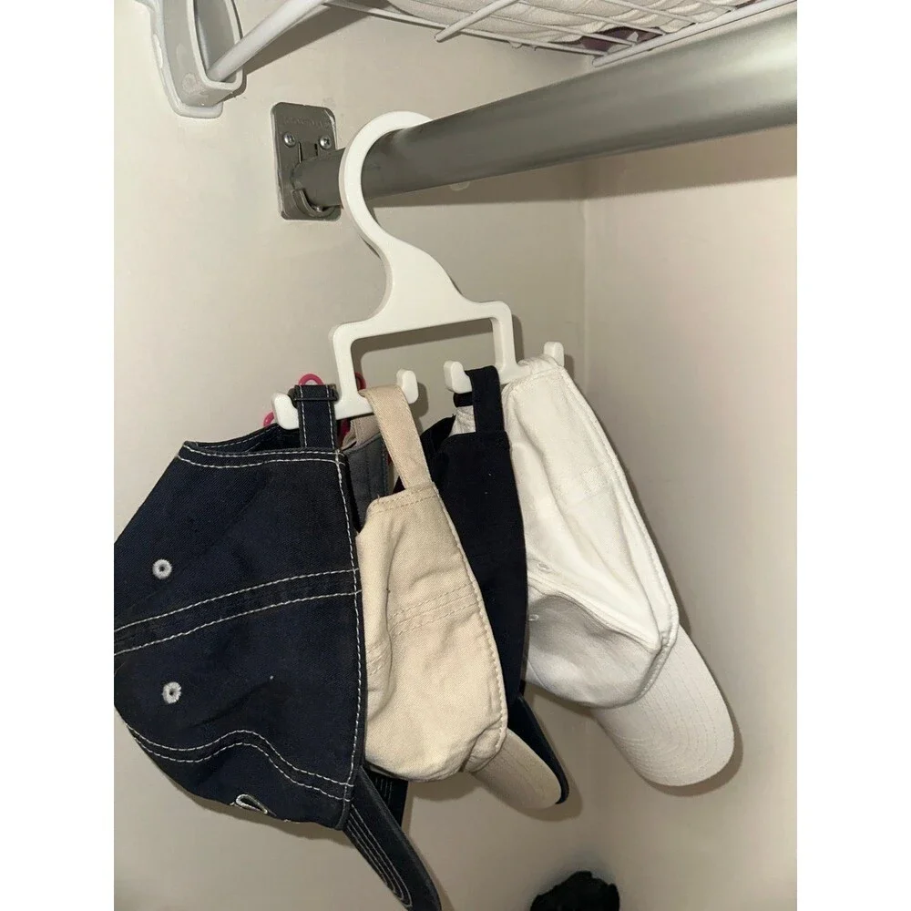 Cap/bag hanger